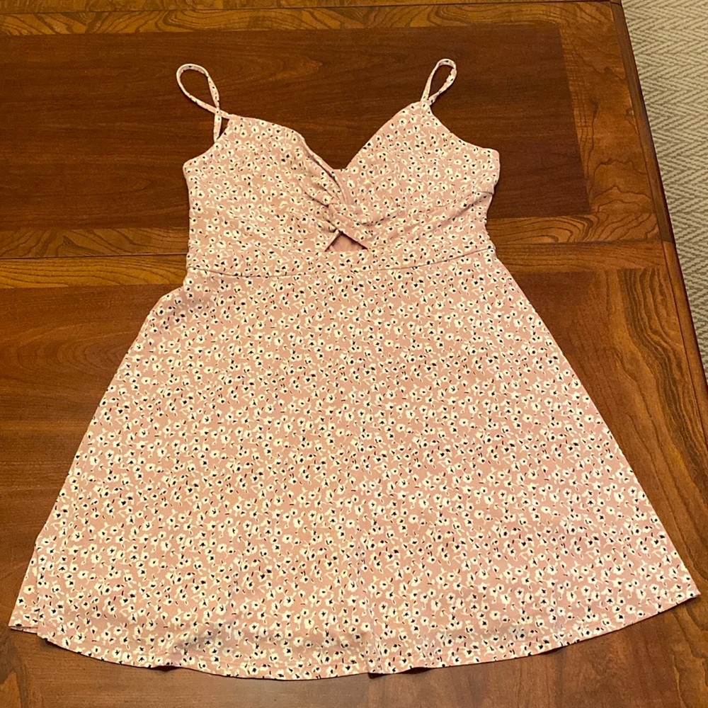 Light pink mini Dress with white flowers- Brand: Francesca- Size: L- Brand new